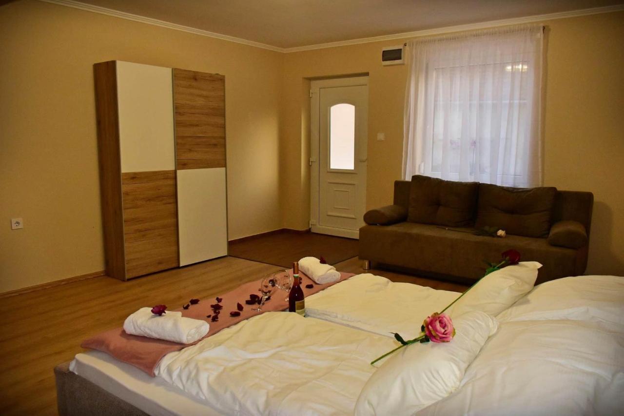 Napfeny Apartman Mako Exterior photo